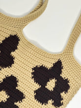 Load image into Gallery viewer, Tan Flowers Crochet Bag