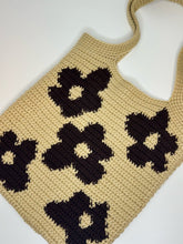 Load image into Gallery viewer, Tan Flowers Crochet Bag