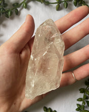 Load image into Gallery viewer, Clear Quartz Points