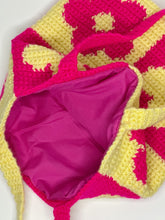 Load image into Gallery viewer, Flower Power Crochet Bag