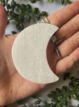 Load image into Gallery viewer, Selenite Moon