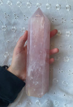 Load image into Gallery viewer, Large Rose Quartz Point