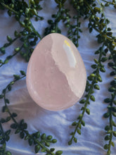 Load image into Gallery viewer, Rose Quartz Egg