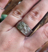 Load image into Gallery viewer, Flower Power Silverware Ring
