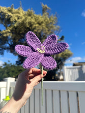 Load image into Gallery viewer, Lily - Single Stem
