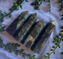 Load image into Gallery viewer, Labradorite Point
